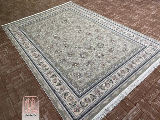 کامیلا نقره ای